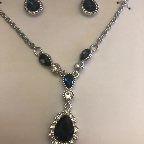 Crystal Pendant Necklace and Earrings Set - Picture 2 of 4